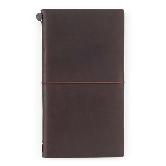 Vista frontale del TRAVELER'S Notebook Regular Size Brown in pelle marrone