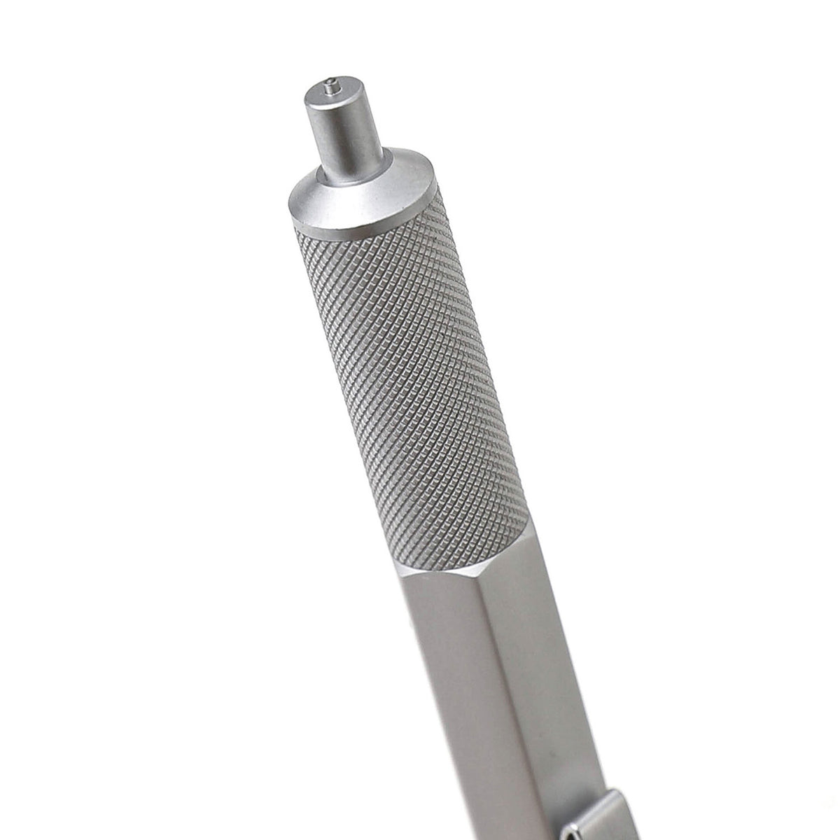 Dettaglio dell'impugnatura zigrinata della Penco Drafting Pencil Argento