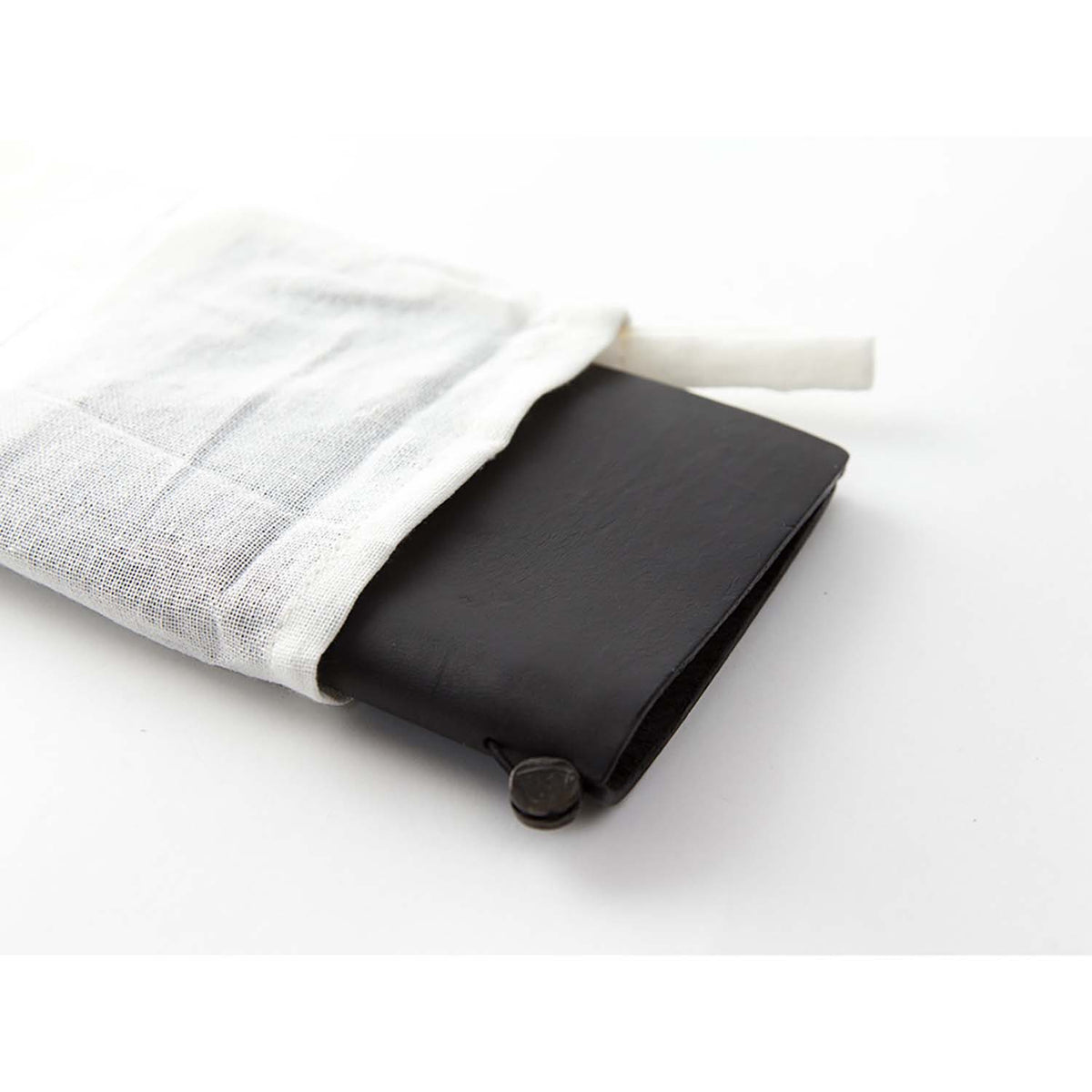 TRAVELER'S notebook Passport Size Nero con custodia in cotone